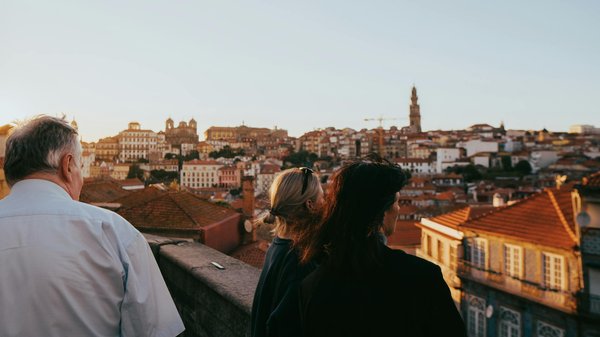 Quelle croisière permet de participer à des ateliers de fabrication de perles en Polynésie française?